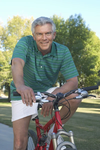 Człowiek z rowerem — Zdjęcie stockowe