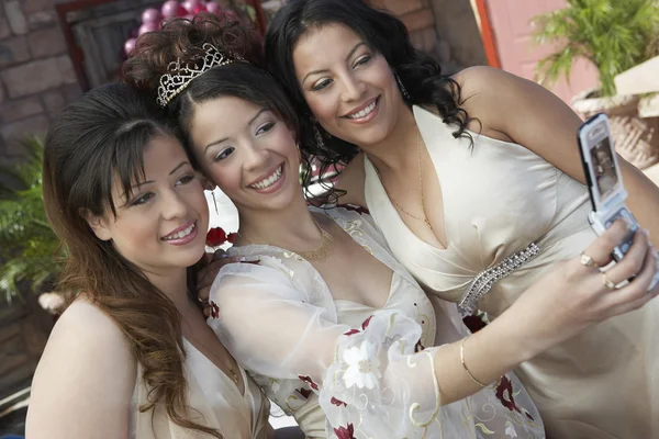 Quinceanera Taking Self Portrait With Friends — Stock Photo, Image