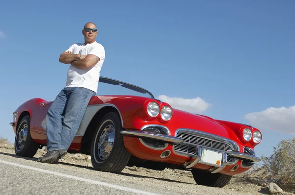Man Standing Beside Classic Car On Road — Stock Photo, Image