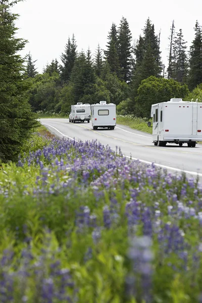 Vehículos recreativos en carretera — Foto de Stock