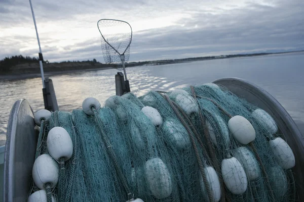 Rede de pesca nas costas do barco de pesca — Fotografia de Stock