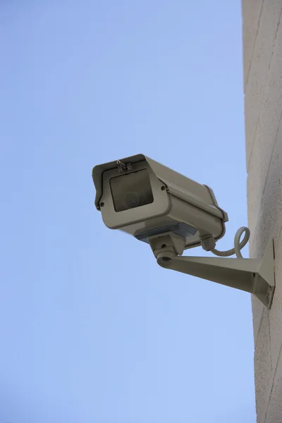 Bewakingscamera aan muur — Stockfoto