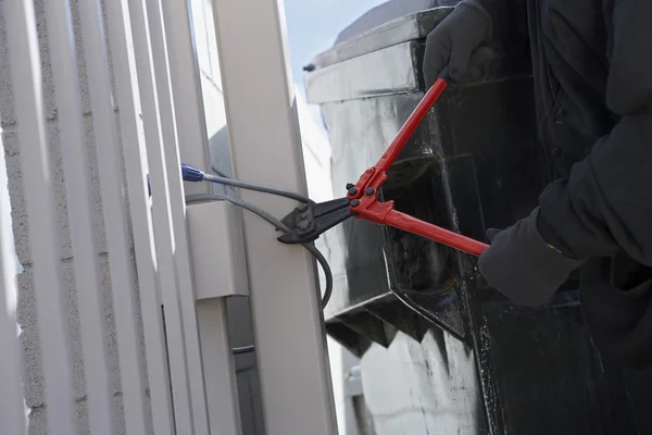 Thief Cutting Lock — Stock Photo, Image