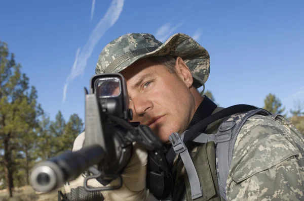 Soldier Aiming Machine Gun — Stock Photo, Image