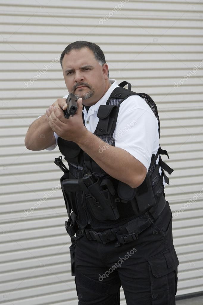 Security Guard In Bulletproof Vest Holding Gun — Stock Photo