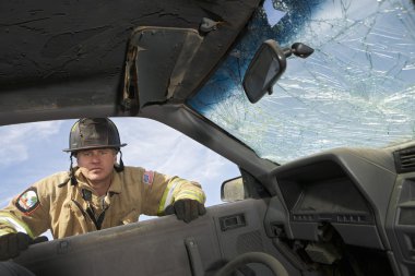 itfaiyeci düşen araba arıyorum