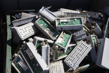depo gözünde elektronik bileşenler
