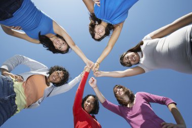 Daire içinde genç kadının...