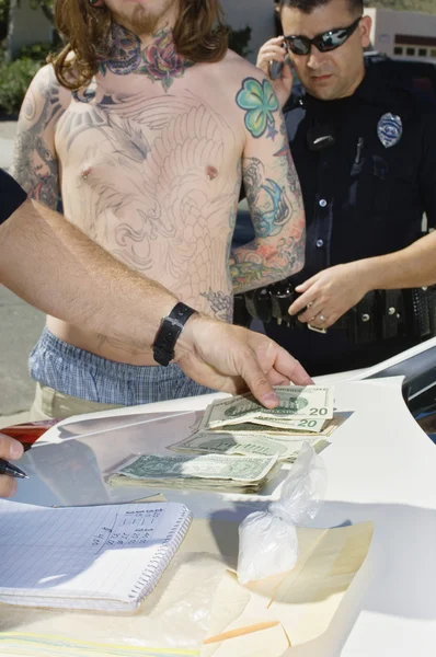 Policía arresta a traficante de drogas — Foto de Stock