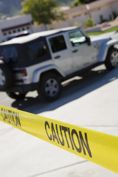 Jeep detrás de la cinta de la policía —  Fotos de Stock