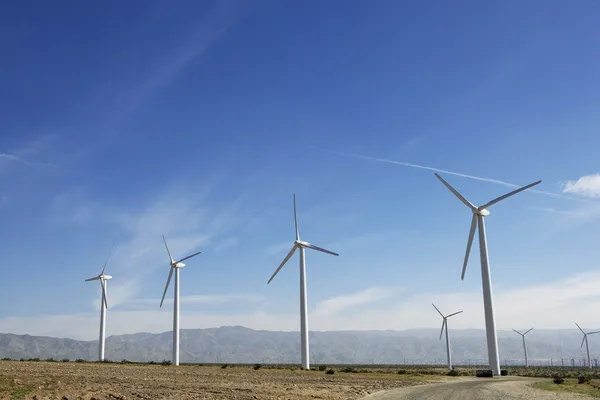 Turbinas eólicas en el desierto —  Fotos de Stock