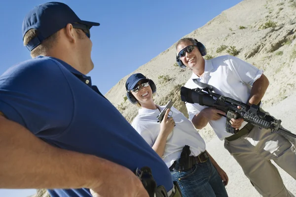 Instructor with man and woman at firing range — Stock Photo, Image