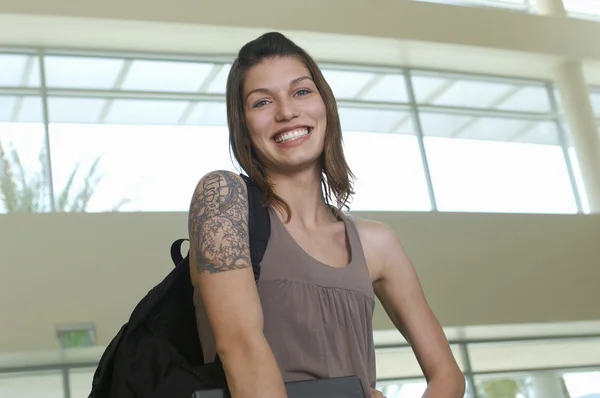 Studentin lächelt — Stockfoto