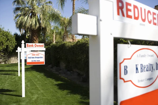 Real Estate Signs at Foreclosed Property — Stock Photo, Image