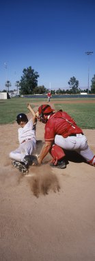 Oyuncu plaka doğru kayar