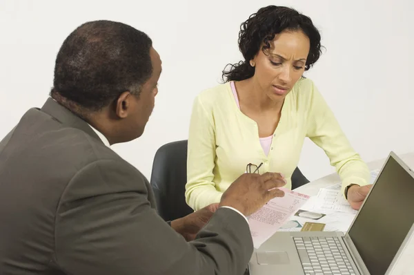 Financial Advisor In Discussion With Woman — Stock Photo, Image