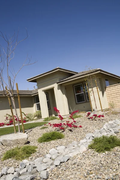 New House With Yard — Stock Photo, Image