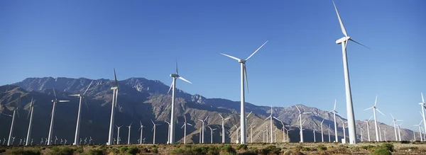 Les éoliennes dans le désert — Photo