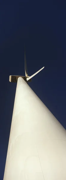 Wind Turbine Against Blue Sky — Stock Photo, Image