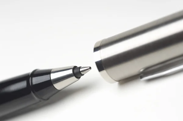 Шариковая ручка с крышкой — стоковое фото