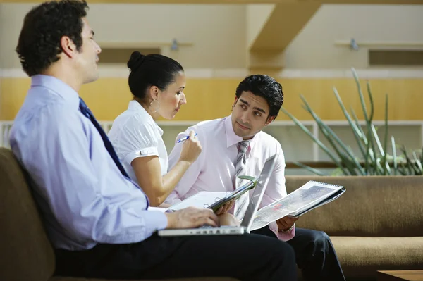 Negocios en una reunión — Foto de Stock