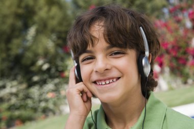 Çocuk müzik dinleme