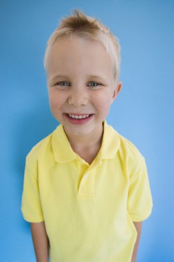 Mutlu küçük çocuk