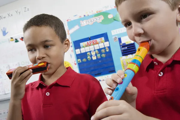 Estudiantes de primaria en clase de música —  Fotos de Stock