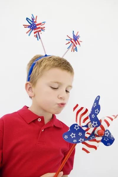 Boy Playing With Stars And Stripes Pinwheel — Stock Photo, Image