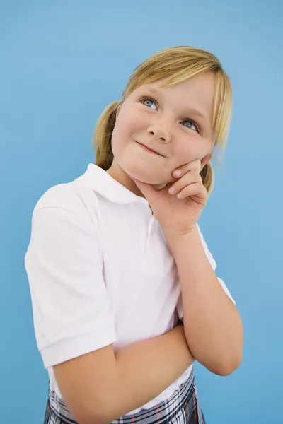 Niedliche Mädchen denken — Stockfoto