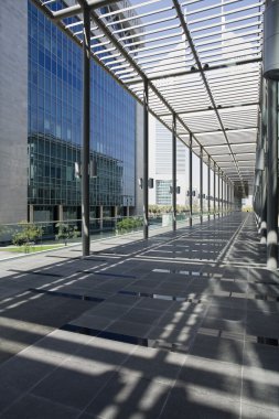 dubai Uluslararası Finans Merkezi'ne, uzun koridor