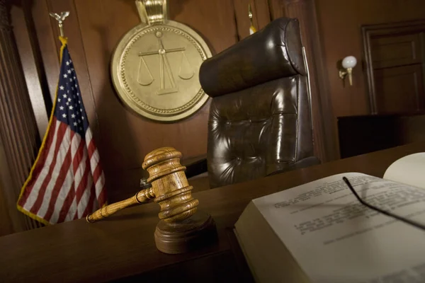 Judge's Chair In Courtroom — Stock Photo, Image