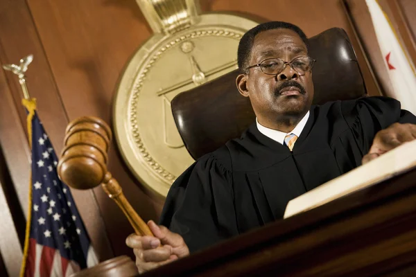 Judge Forming Sentence — Stock Photo, Image