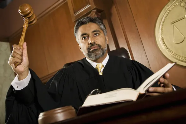 Male Judge Knocking Gavel — Stock Photo, Image