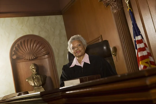 Female Judge Sitting In Courtroom — Stock Photo, Image