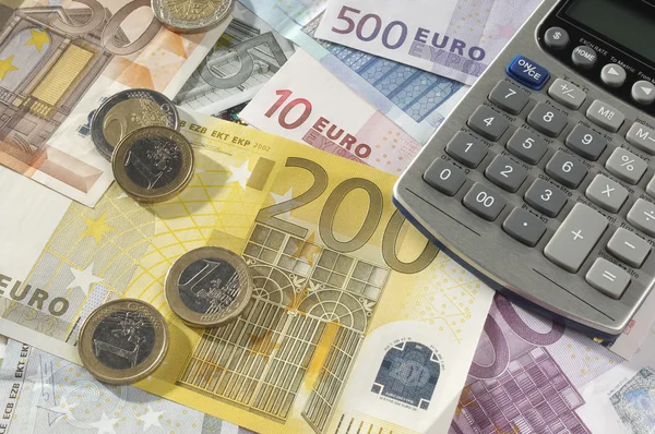 Geld und Taschenrechner — Stockfoto