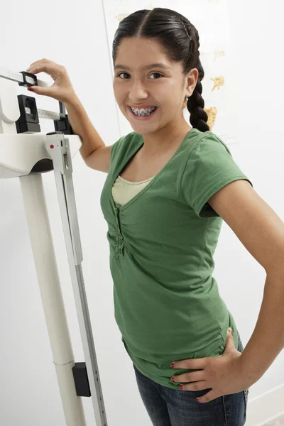 Girl Standing On Weighing Machine — Stock Photo, Image