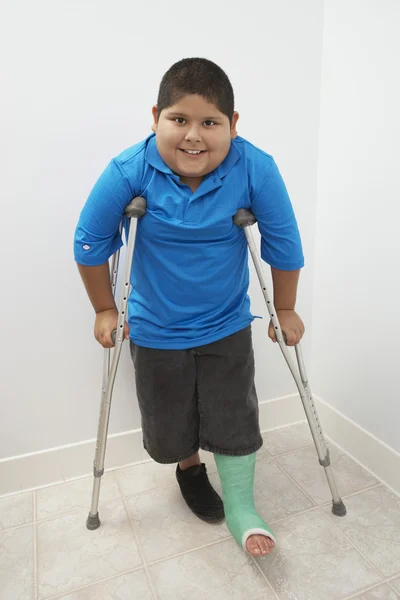 Boy Standing With Crutches — Stock Photo, Image