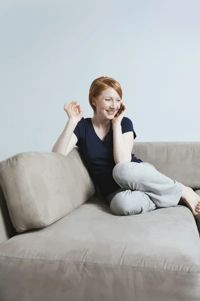 Happy Female Communicating On Cell Phone — Stock Photo, Image