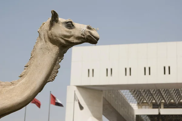 Estátua de camelo na sede do município de Dubai — Fotografia de Stock