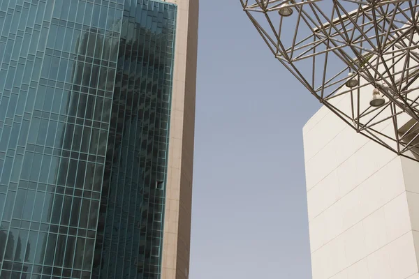 Détail architectural du bâtiment à Dubaï — Photo