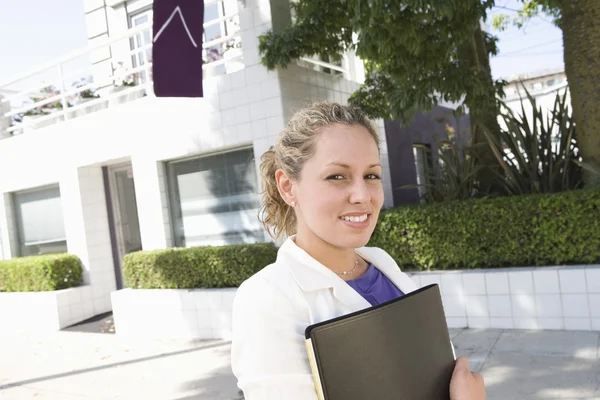 Businesswoman Holding Folder — Stock Photo, Image