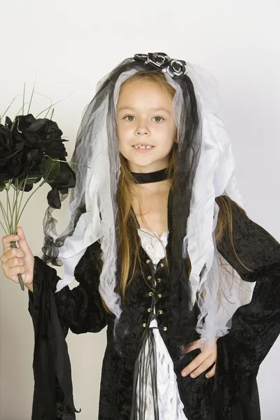 Retrato de menina vestindo traje de Halloween — Fotografia de Stock