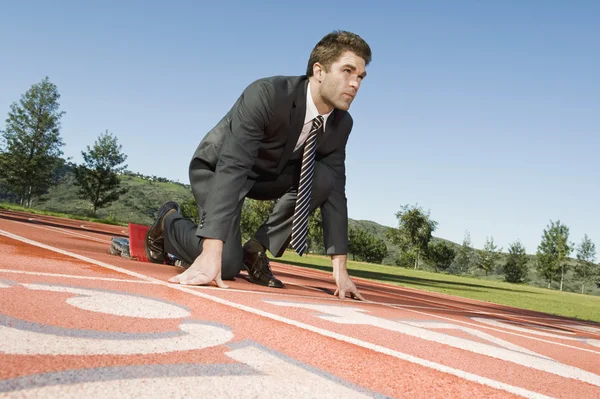 Zakenman aan de startblokken — Stockfoto