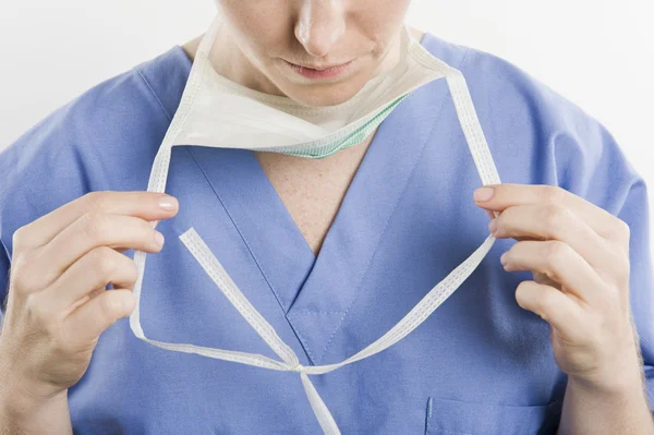 Theatre Nurse Adjusting Mask — Stock Photo, Image