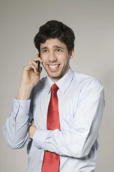 携帯電話を使用するビジネスマン — ストック写真
