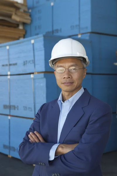 Portrait of manager wearing hard hat with arms crossed — Stock Photo, Image