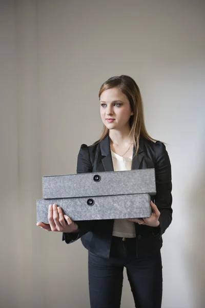 Young businesswoman holding box file — Stock Photo, Image