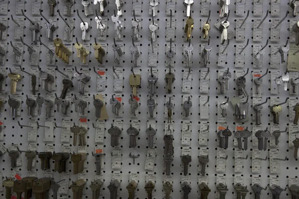 Keys on display in store — Stock Photo, Image