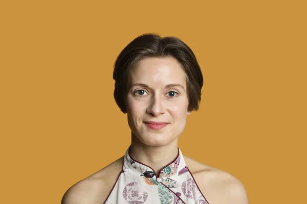 Portrait of a happy mid adult woman over colored background — Stock Photo, Image